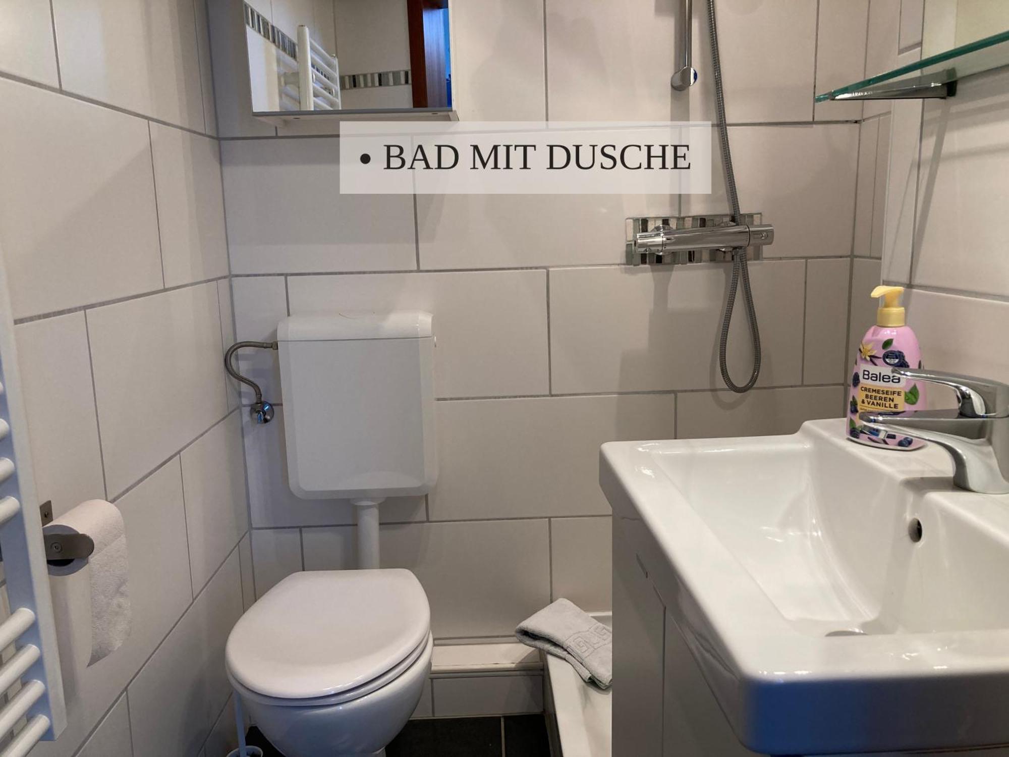 Haus Krabbe Apartments, Zentral Gelegen Im Idyllischen Nordseeort Zwischen Bremerhaven Und Cuxhaven, Hunde Kostenfrei Willkommen, Hauseigene Kostenfreie Parkplaetze * Времен